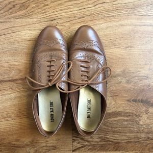women’s brown oxfords